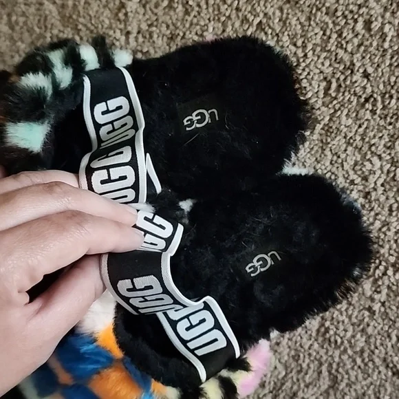 Ugg slippers - Picture 2 of 5